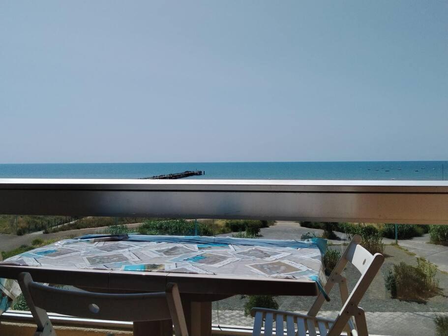 Appartement Vue Mer 4 Personnes Les Bains Bagian luar foto