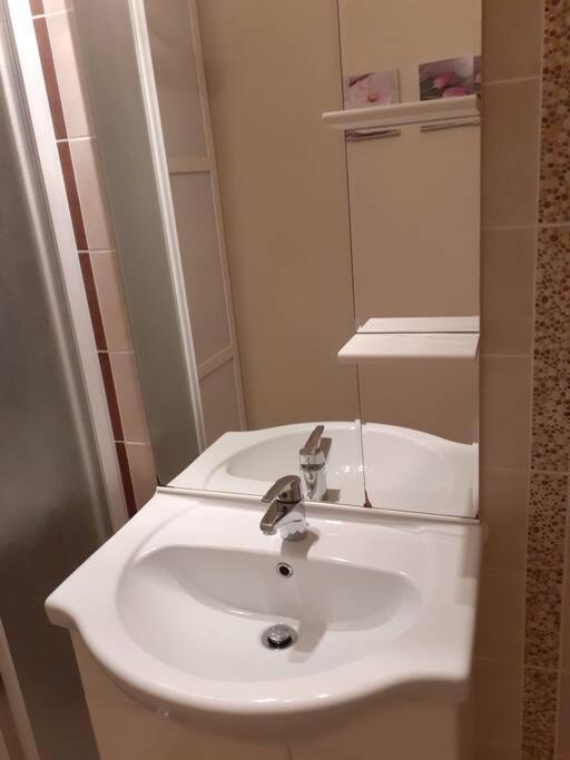Appartement Vue Mer 4 Personnes Les Bains Bagian luar foto